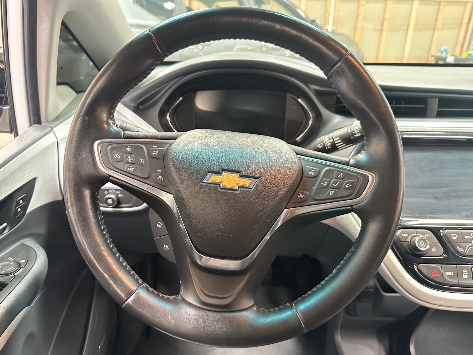 Thumbnail: 2017 Chevrolet Bolt EV - 4