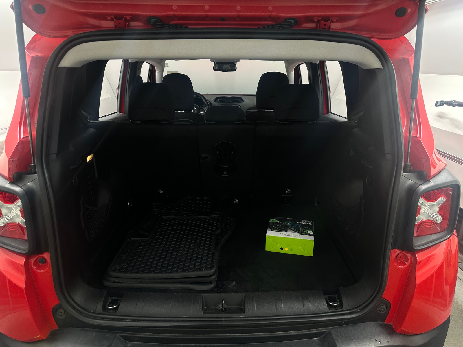 Thumbnail: 2018 Jeep Renegade - 7