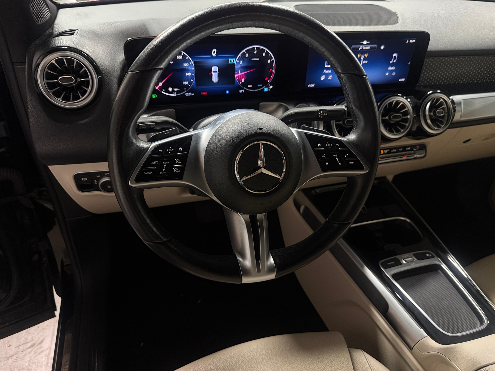 Thumbnail: 2024 Mercedes-Benz GLB - 4