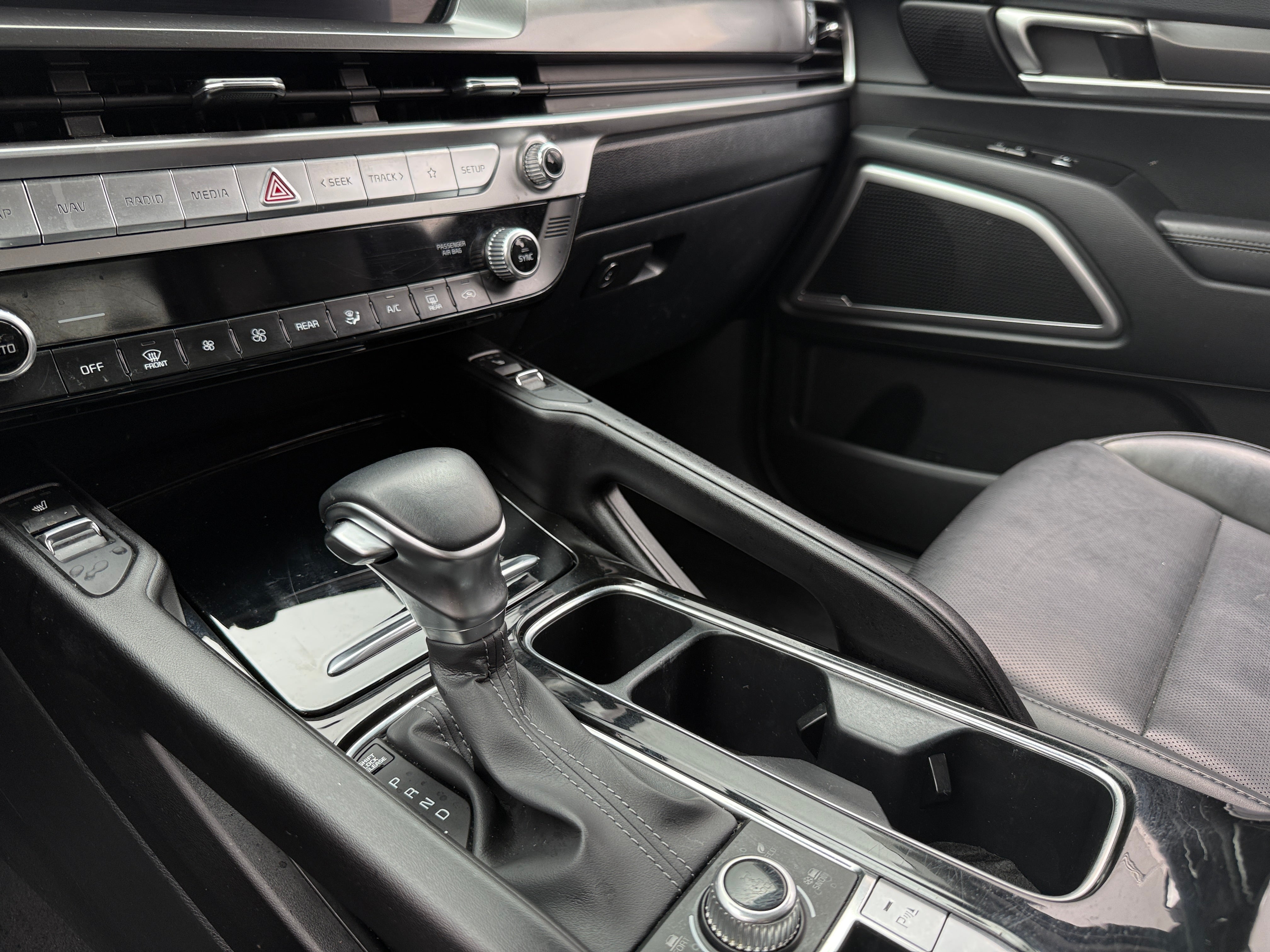 2025 Kia Telluride S - Photo 8