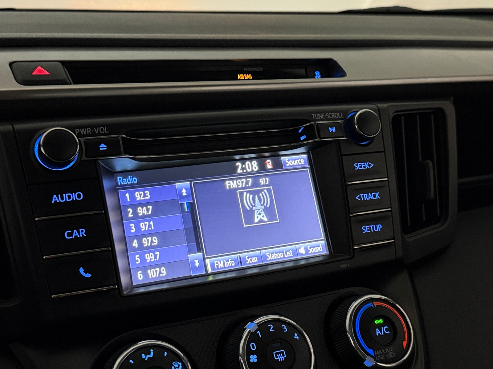 Thumbnail: 2016 Toyota RAV4 - 4