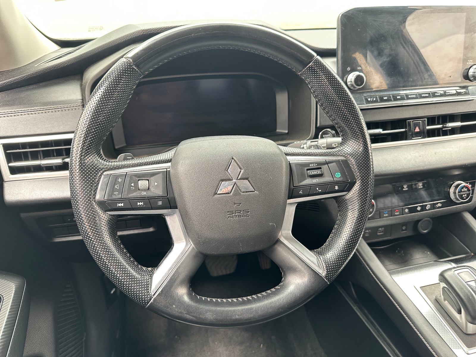 Thumbnail: 2022 Mitsubishi Outlander - 4