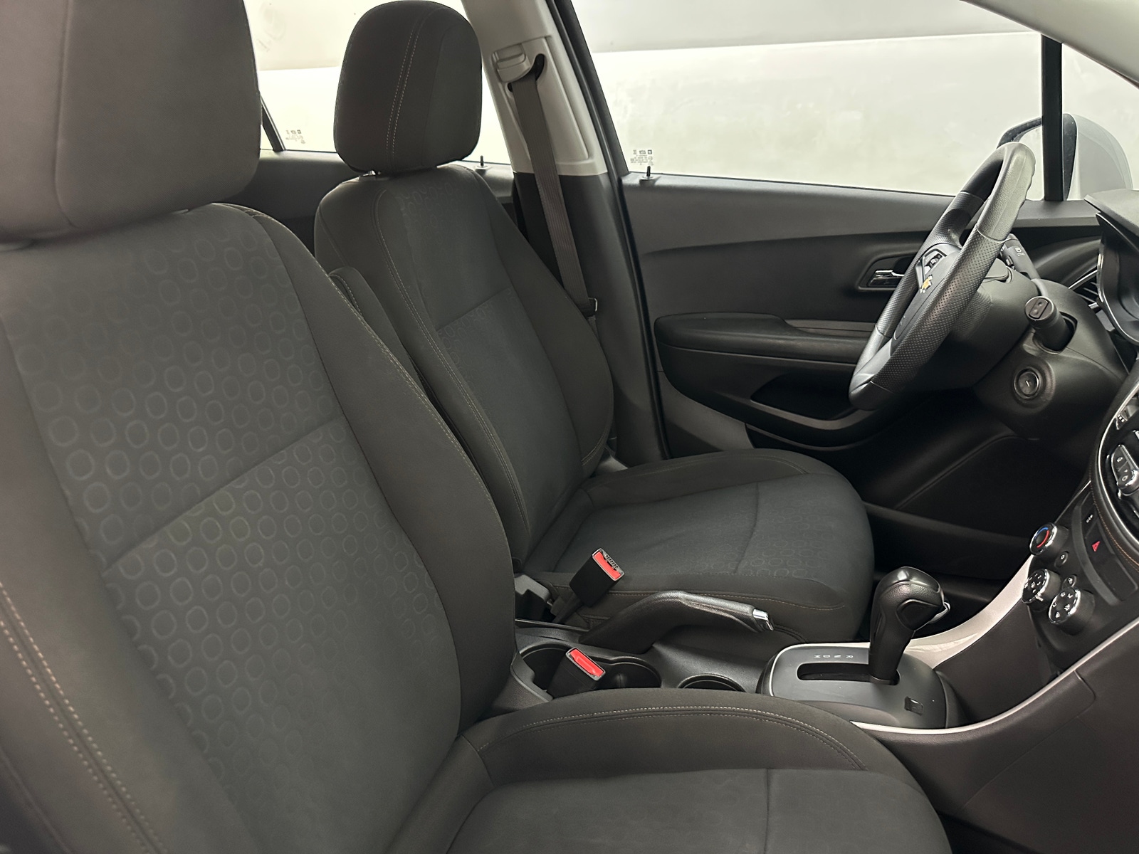 Thumbnail: 2022 Chevrolet Trax - 2