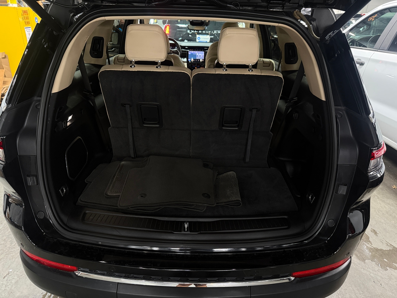 Thumbnail: 2022 Jeep Grand Cherokee L - 6