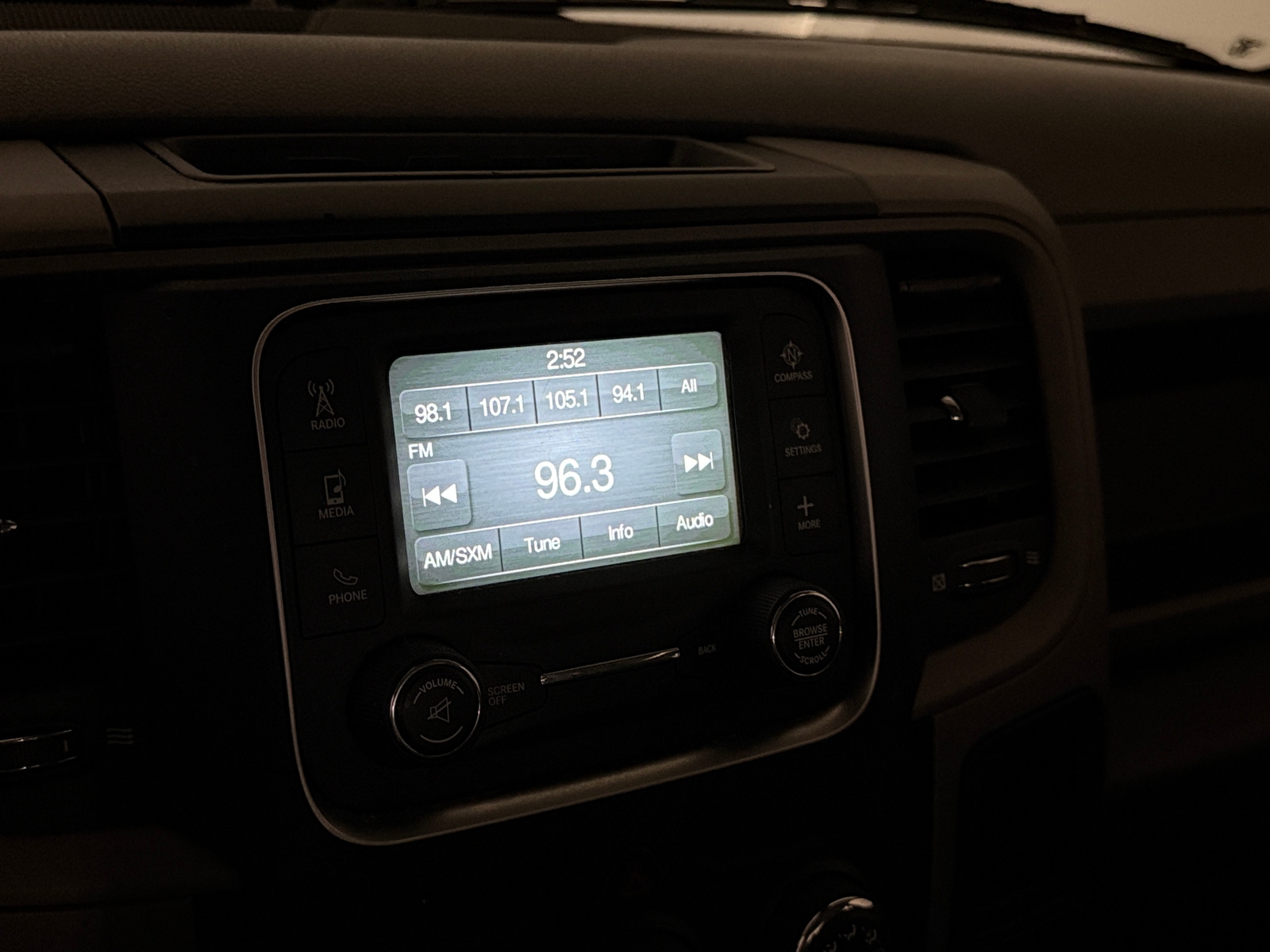 Thumbnail: 2019 RAM 1500 Classic - 4