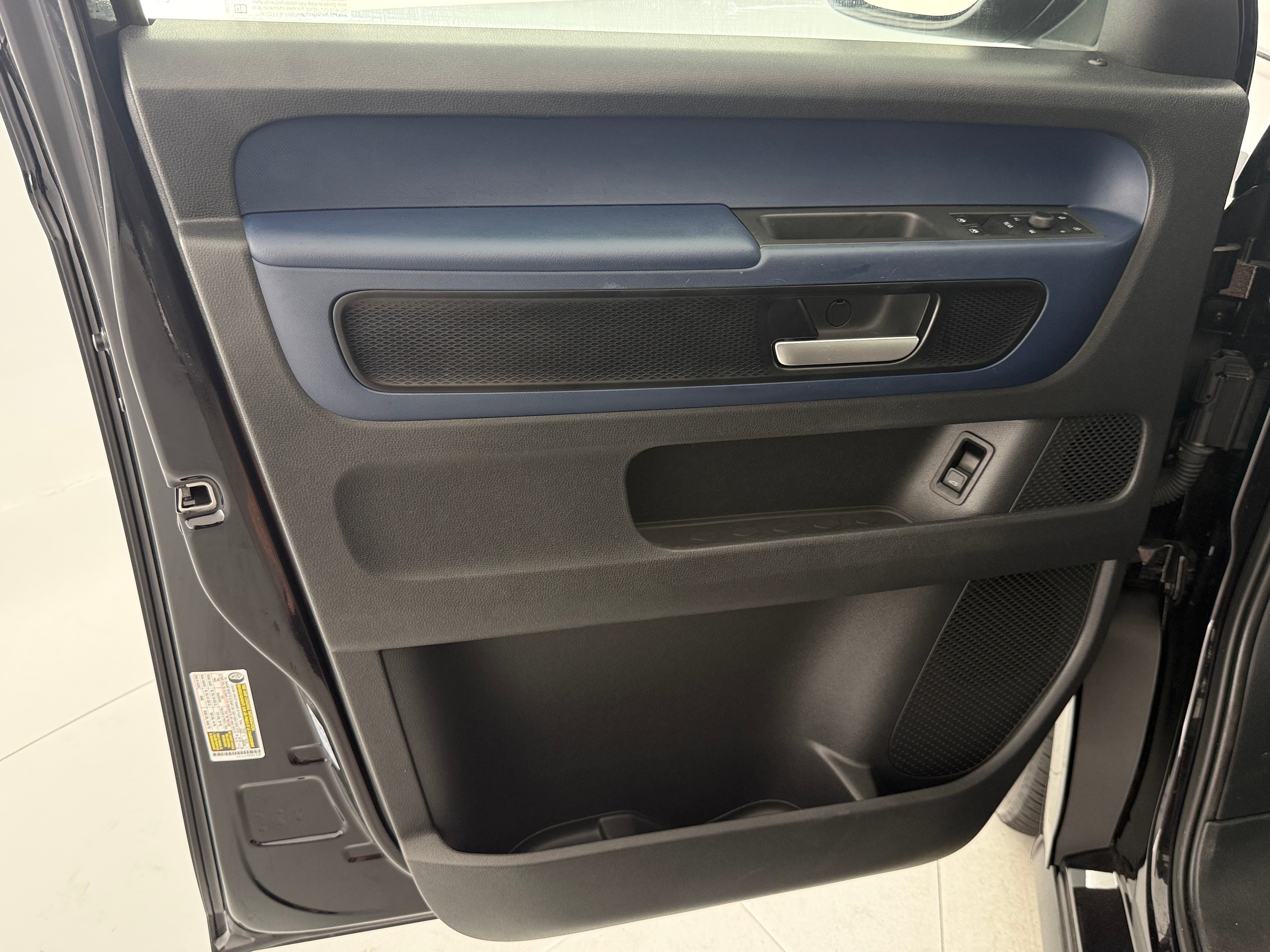 Used 2025 Volkswagen ID. Buzz PRO S with VIN WVGAWVEB5SH013840 for sale in Auburn, WA