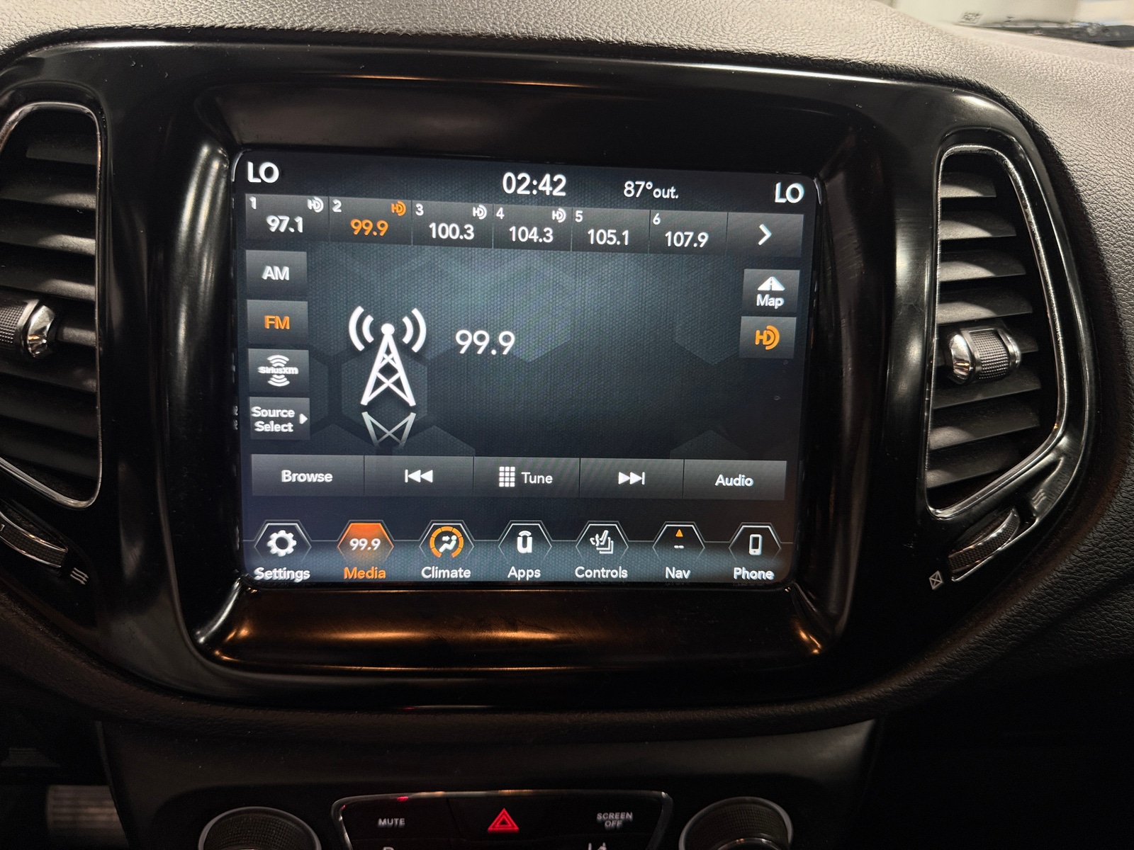 Thumbnail: 2018 Jeep Compass - 4