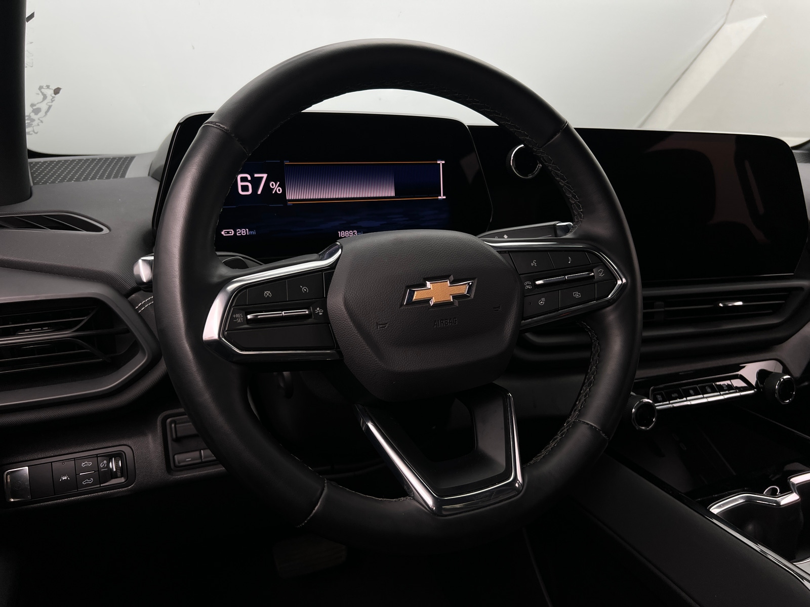 Thumbnail: 2025 Chevrolet Silverado EV - 4