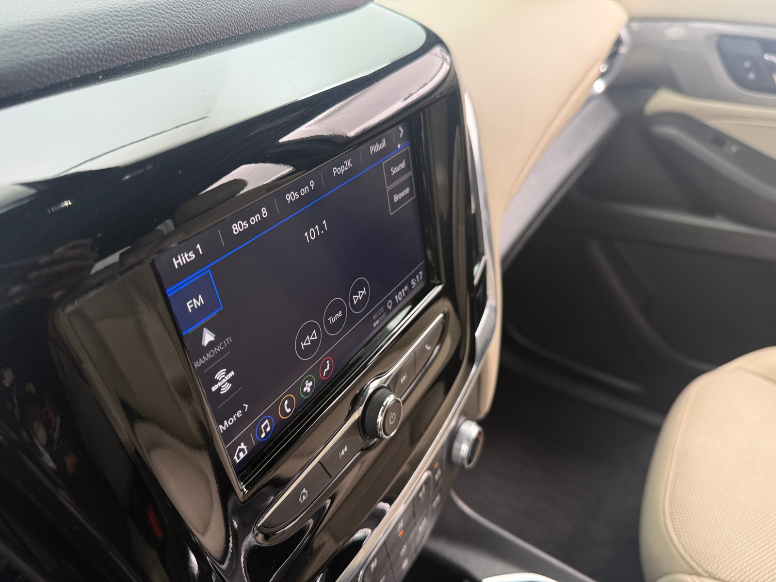Thumbnail: 2023 Chevrolet Traverse - 4