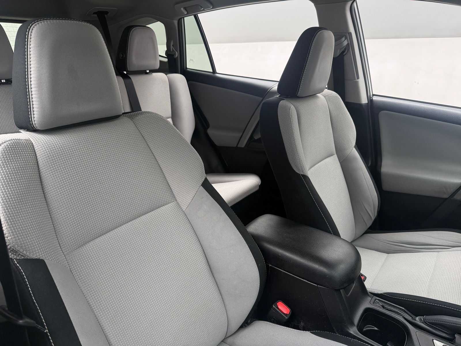 Thumbnail: 2016 Toyota RAV4 - 2