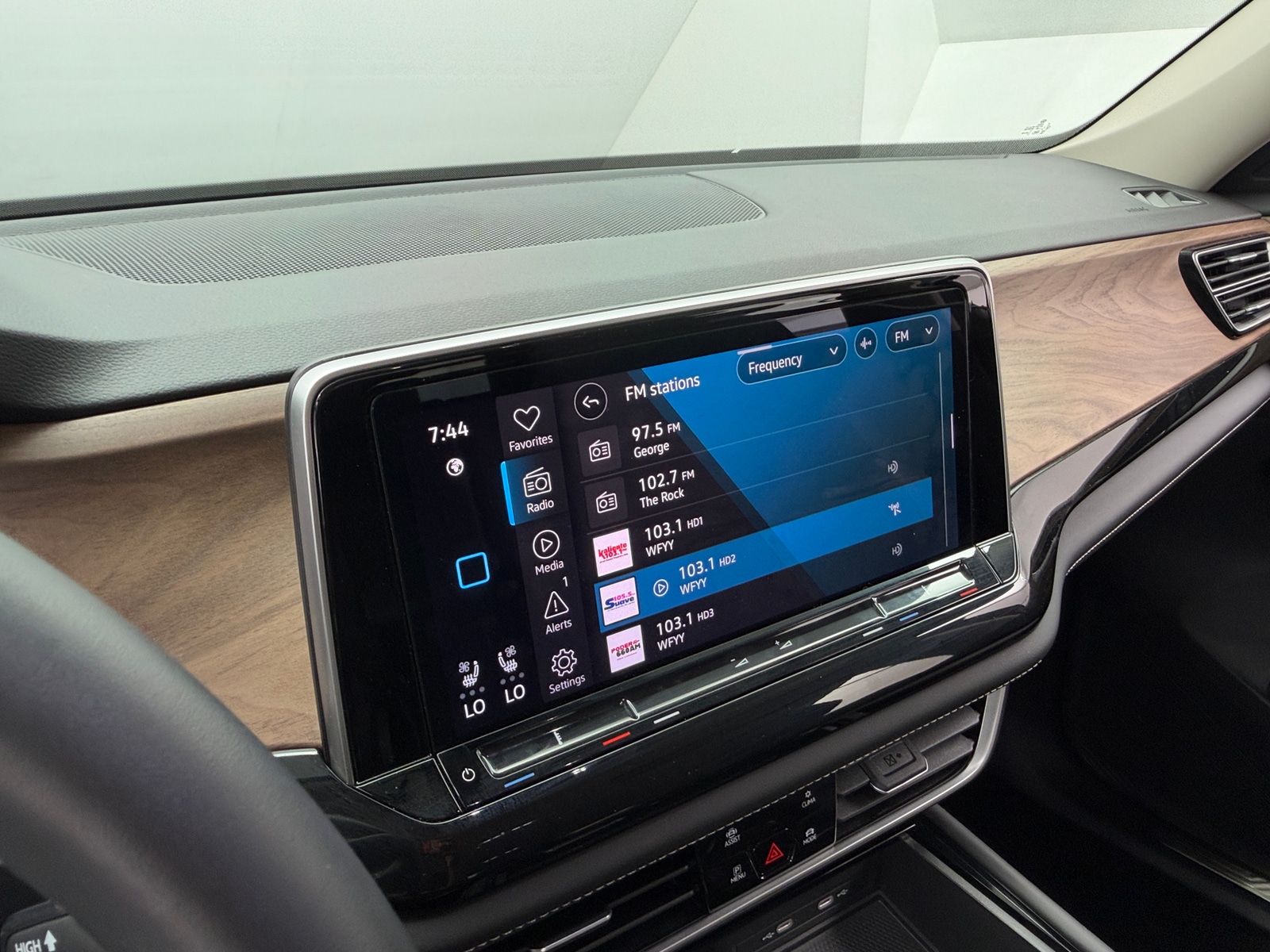 Thumbnail: 2026 Volkswagen Atlas - 3