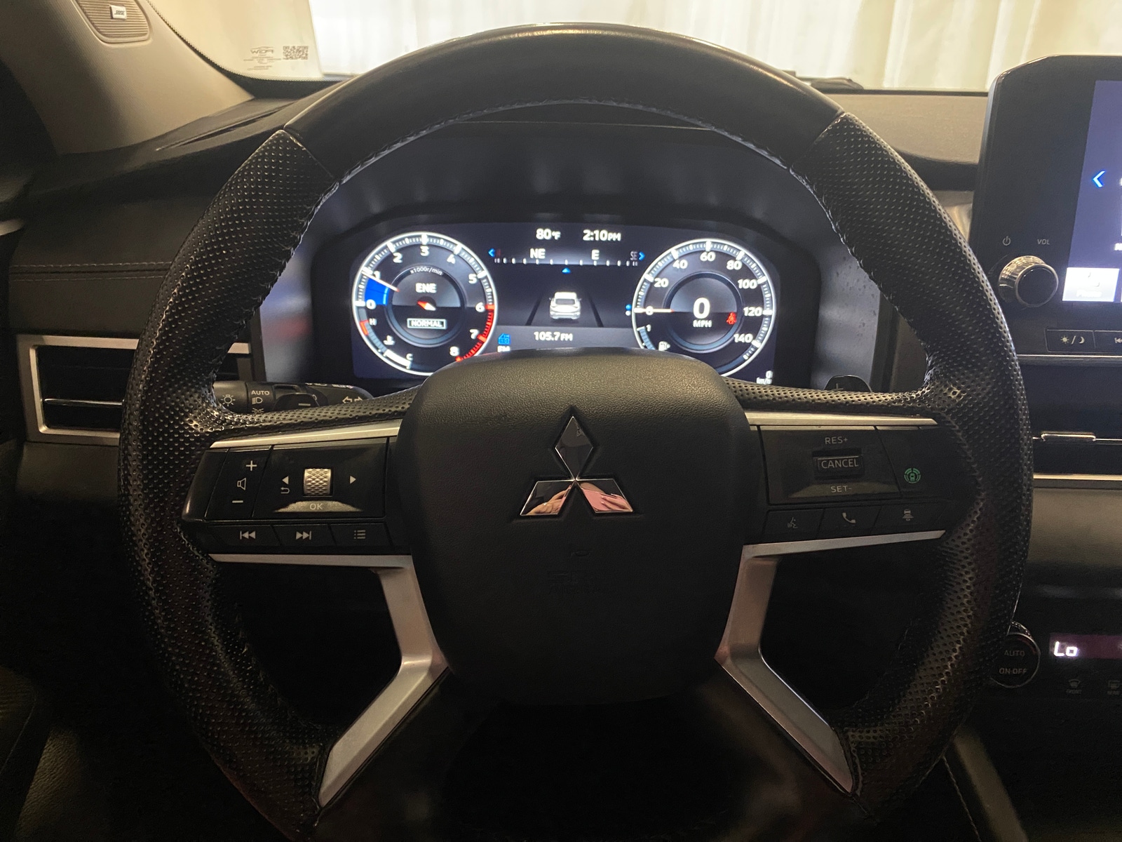 Thumbnail: 2024 Mitsubishi Outlander - 5