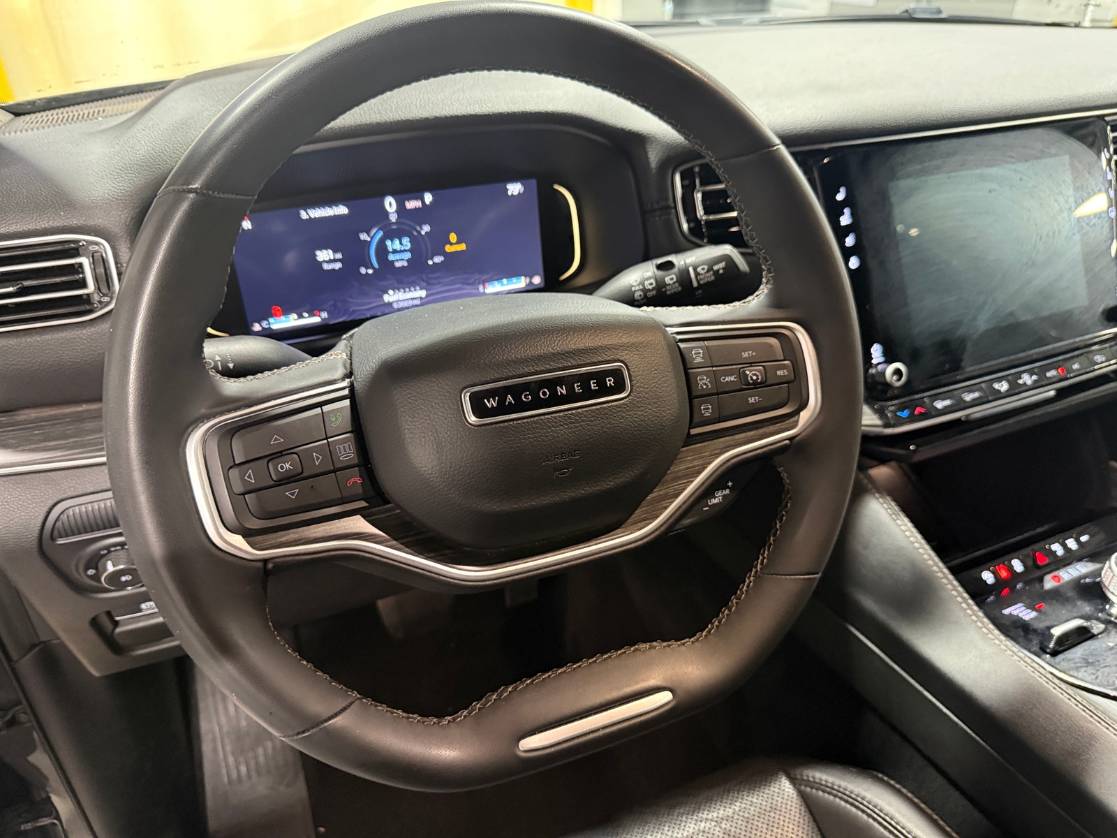 Thumbnail: 2024 Jeep Wagoneer - 4