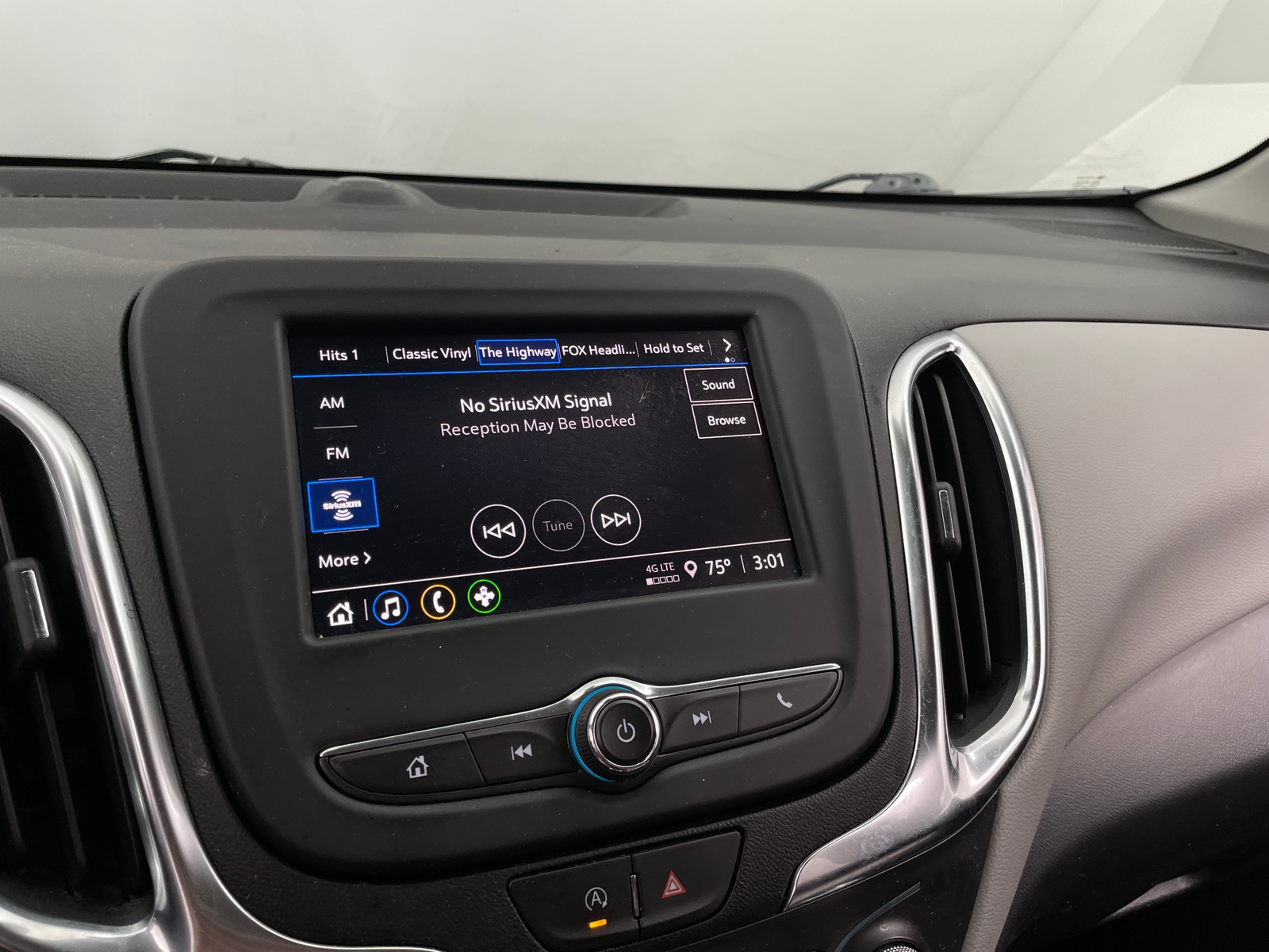 Thumbnail: 2022 Chevrolet Equinox - 4