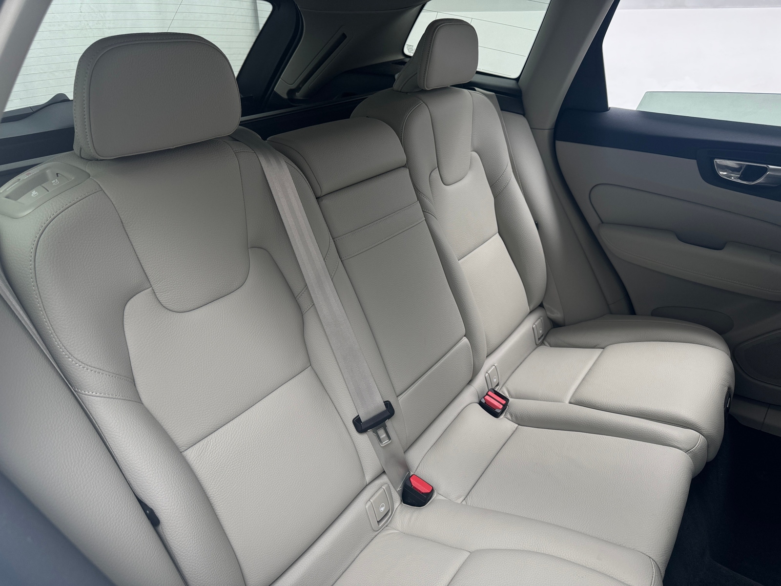 Thumbnail: 2022 Volvo XC60 - 5