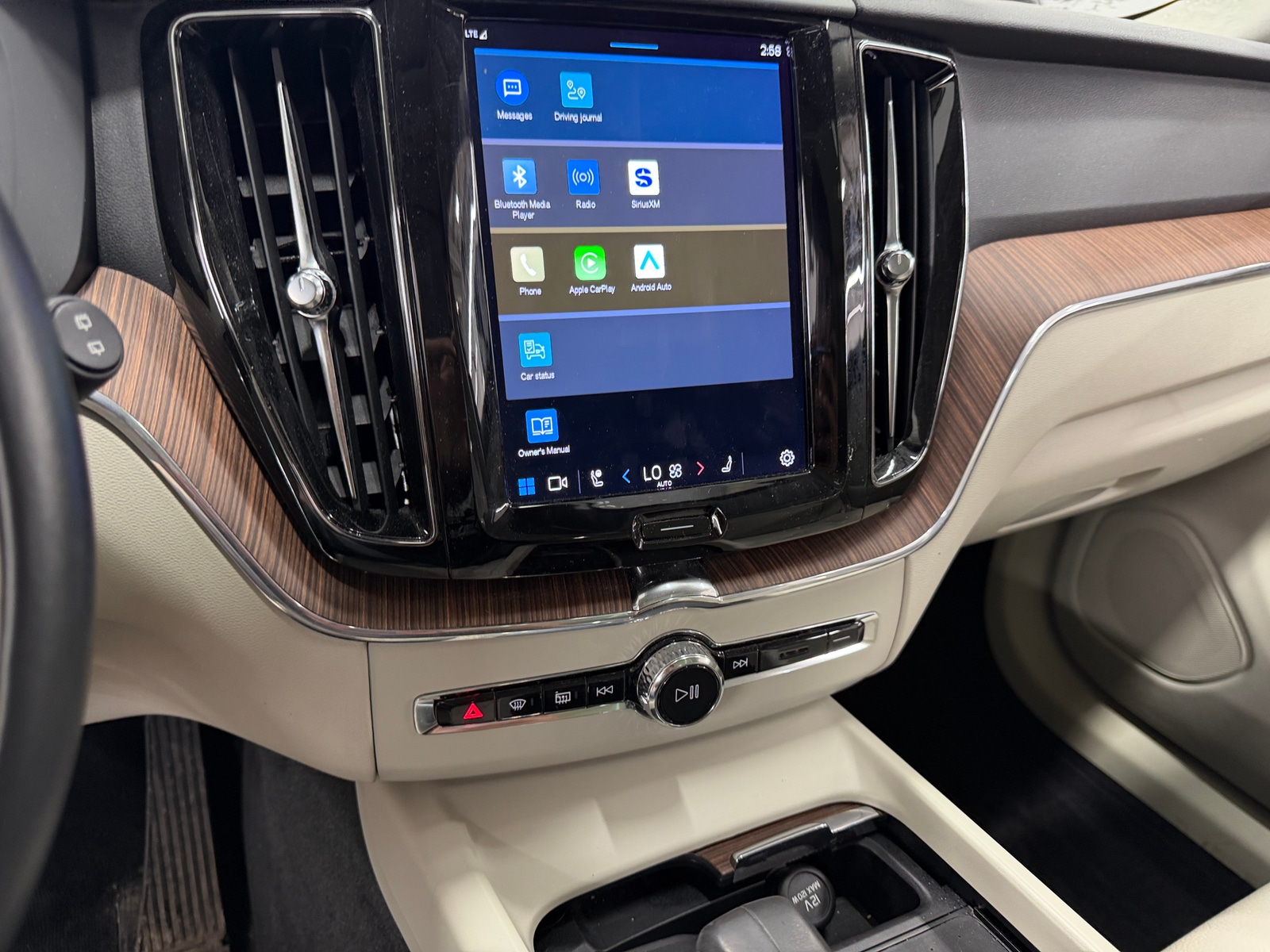 Thumbnail: 2022 Volvo XC60 - 3