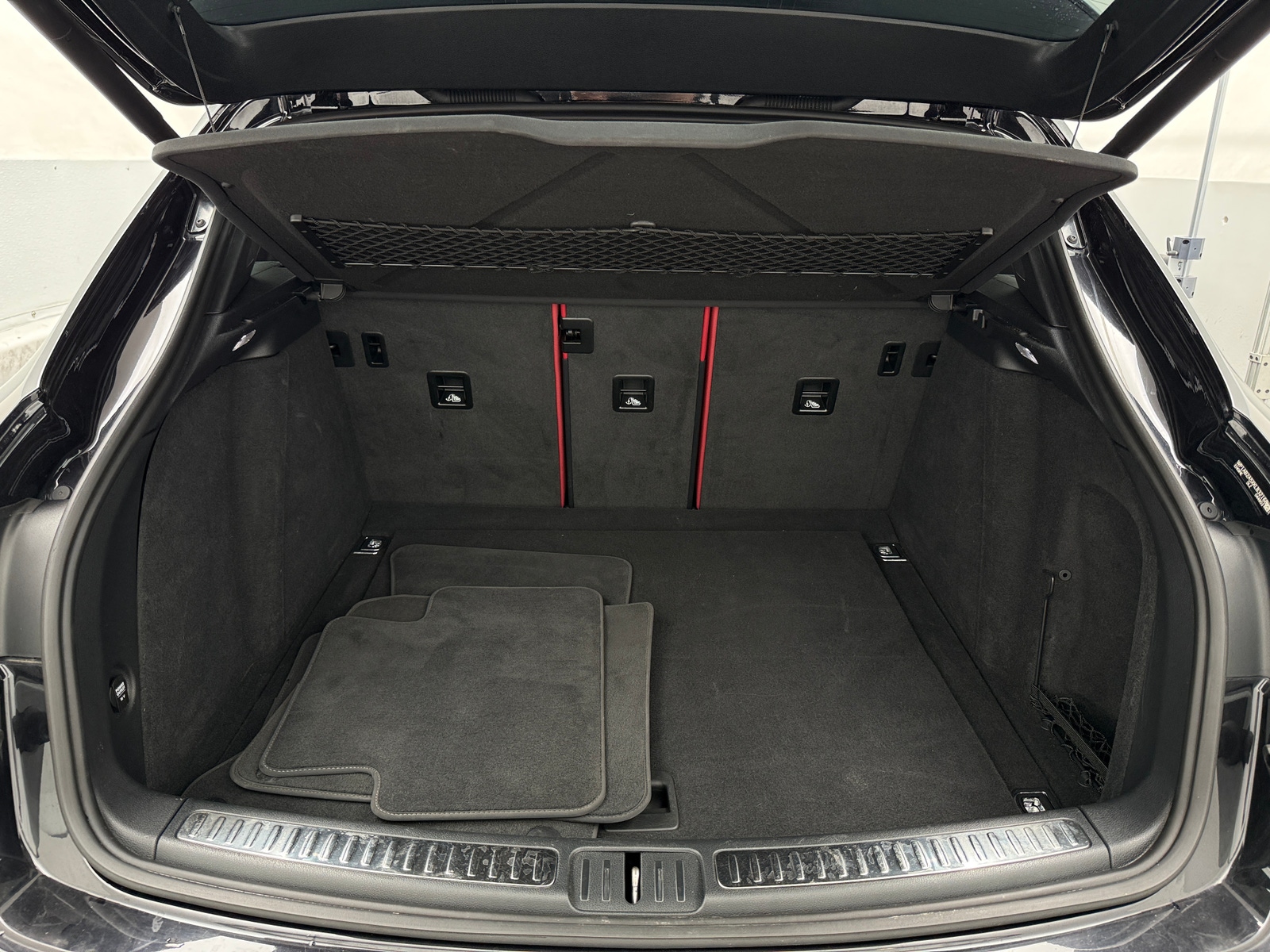 Thumbnail: 2019 Porsche Macan - 6