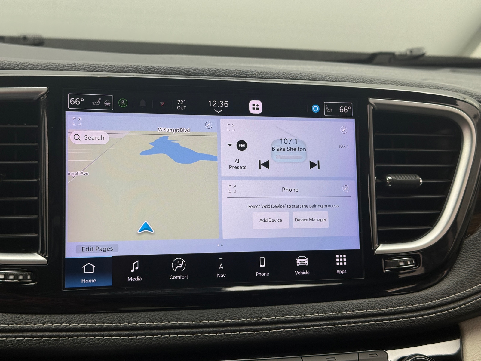Thumbnail: 2023 Chrysler Pacifica - 3