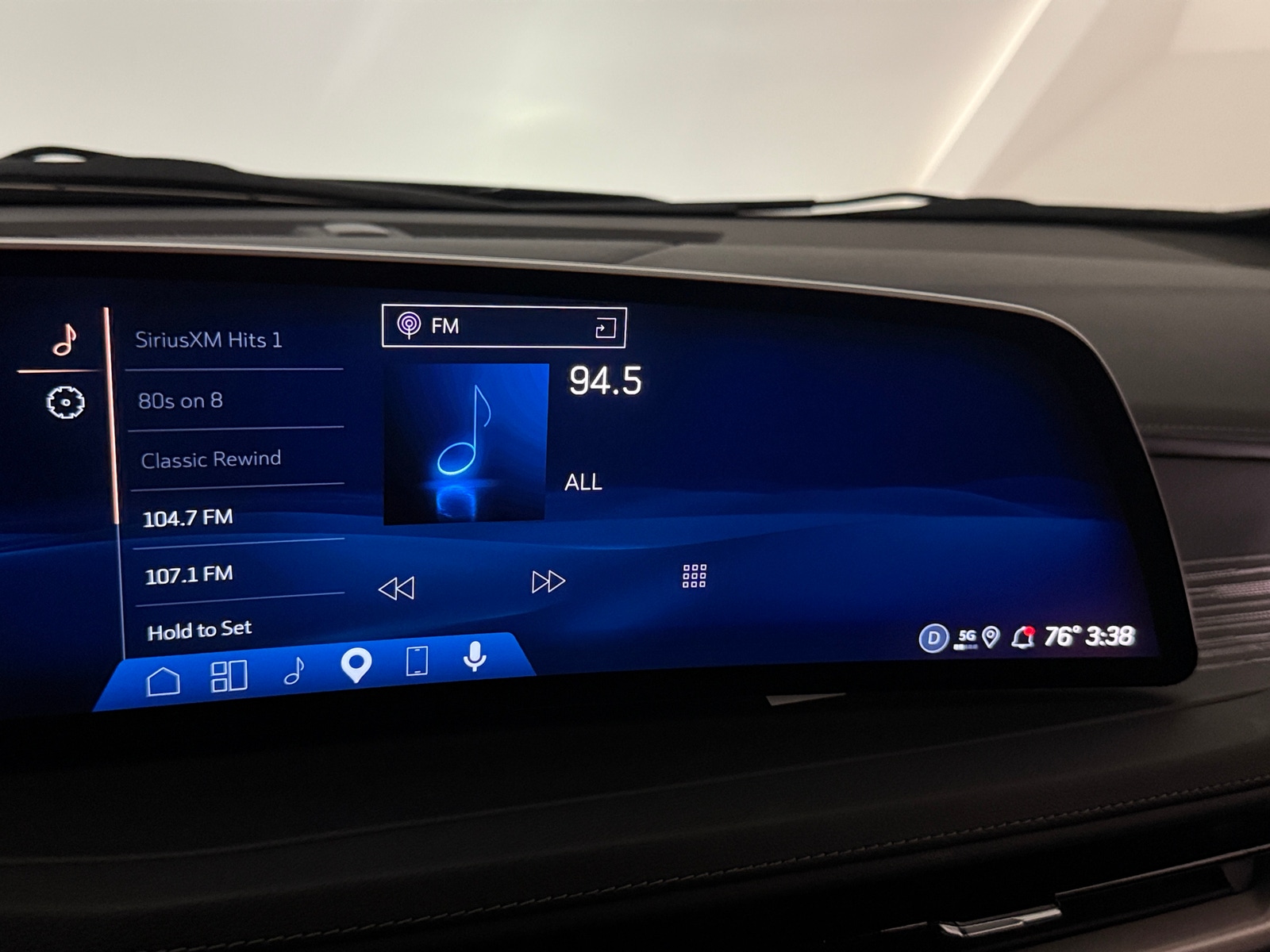 Thumbnail: 2025 Cadillac XT4 - 3