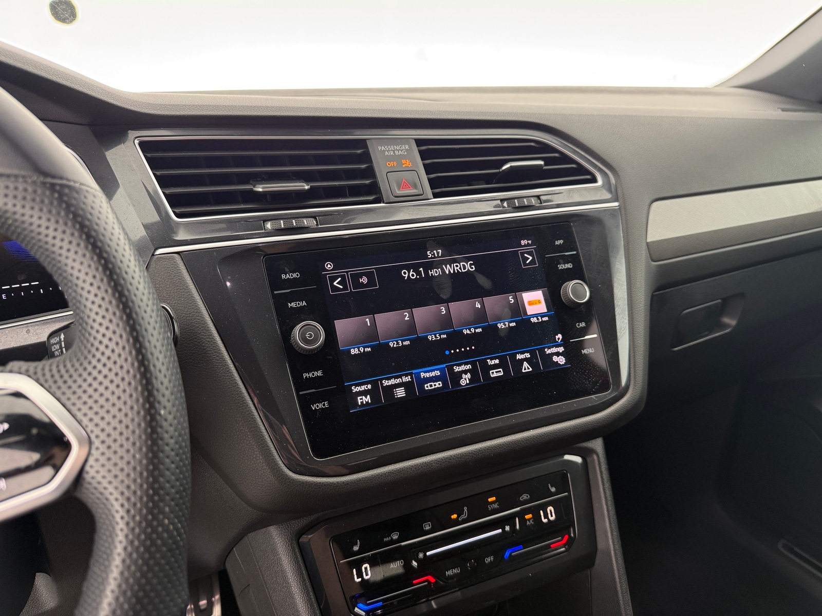 Thumbnail: 2024 Volkswagen Tiguan - 3