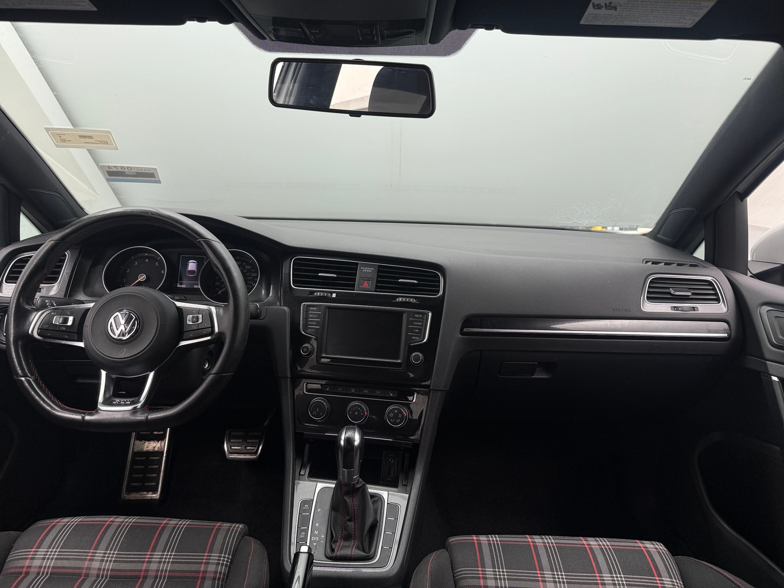 Thumbnail: 2017 Volkswagen Golf - 3