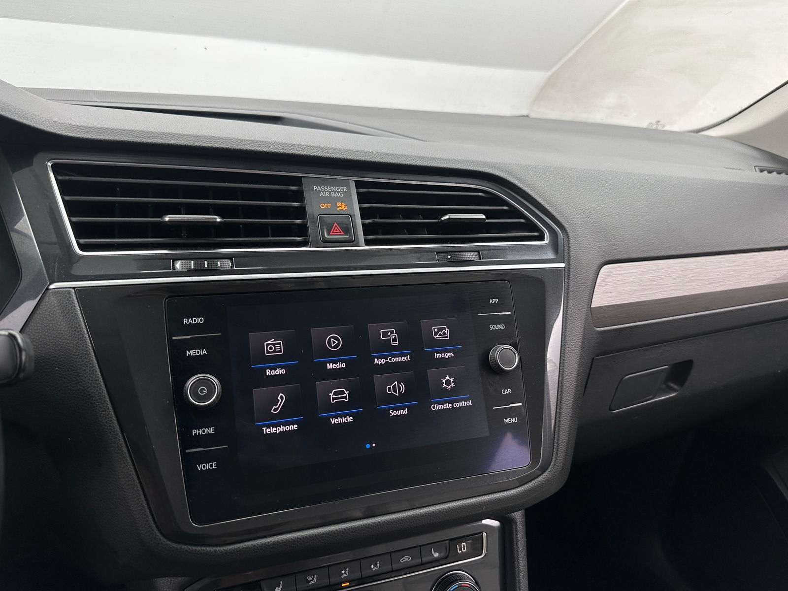 Thumbnail: 2019 Volkswagen Tiguan - 3