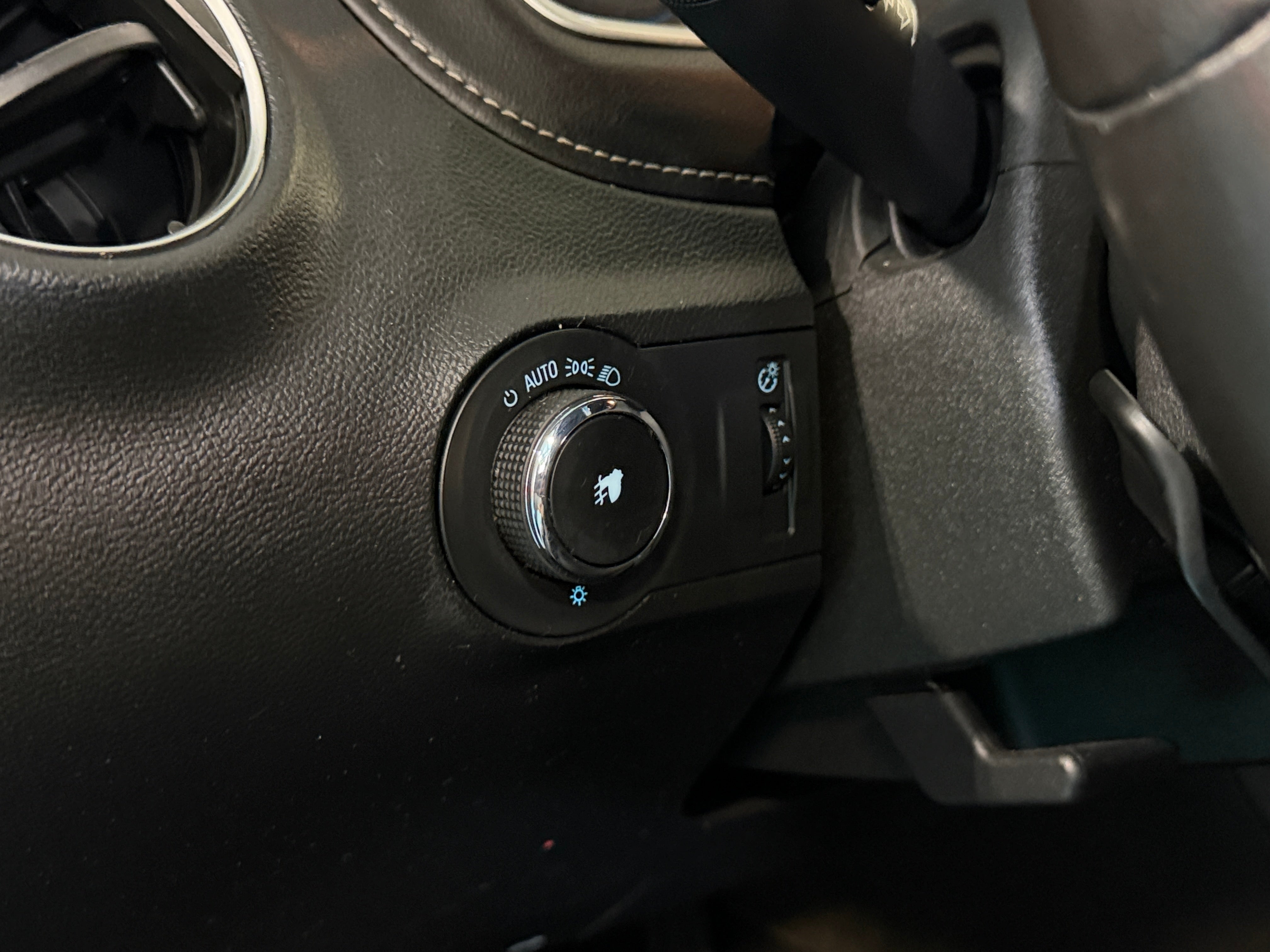 2015 Chevrolet Camaro 2LT - Photo 10