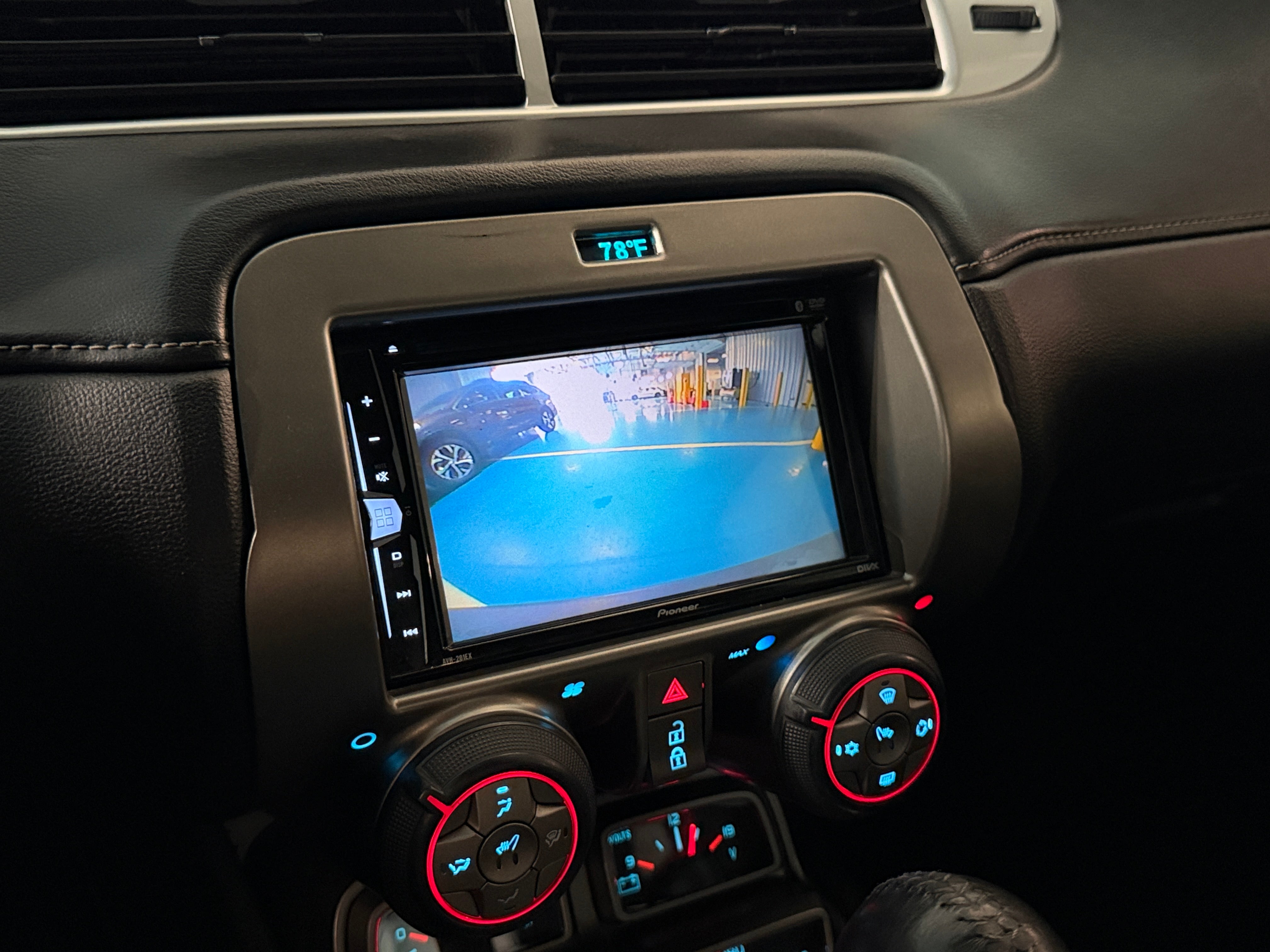 2015 Chevrolet Camaro 2LT - Photo 13