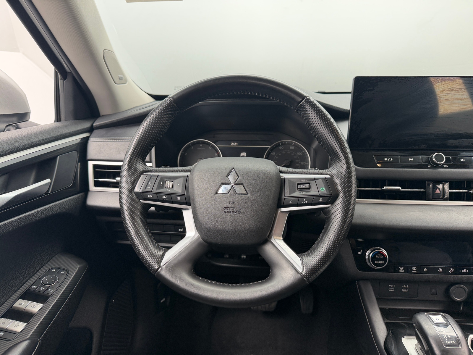 Thumbnail: 2025 Mitsubishi Outlander - 4