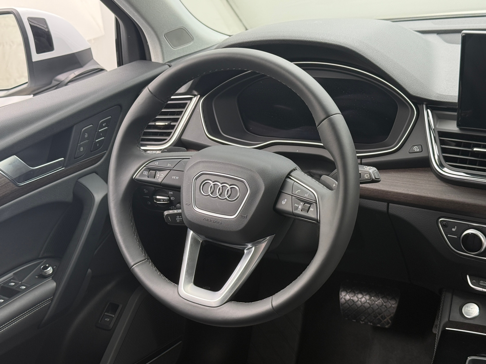 Thumbnail: 2023 Audi Q5 - 4