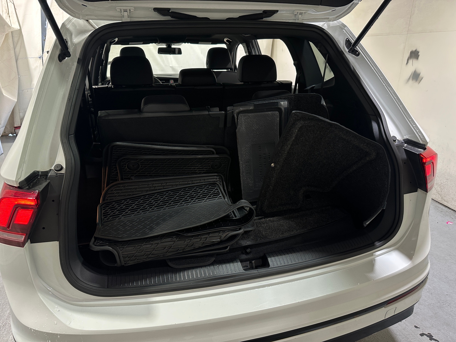 Thumbnail: 2020 Volkswagen Tiguan - 7