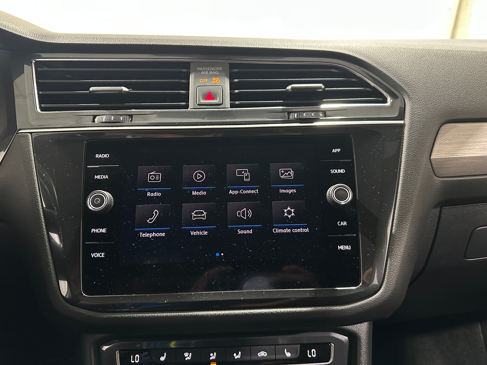 Thumbnail: 2020 Volkswagen Tiguan - 4