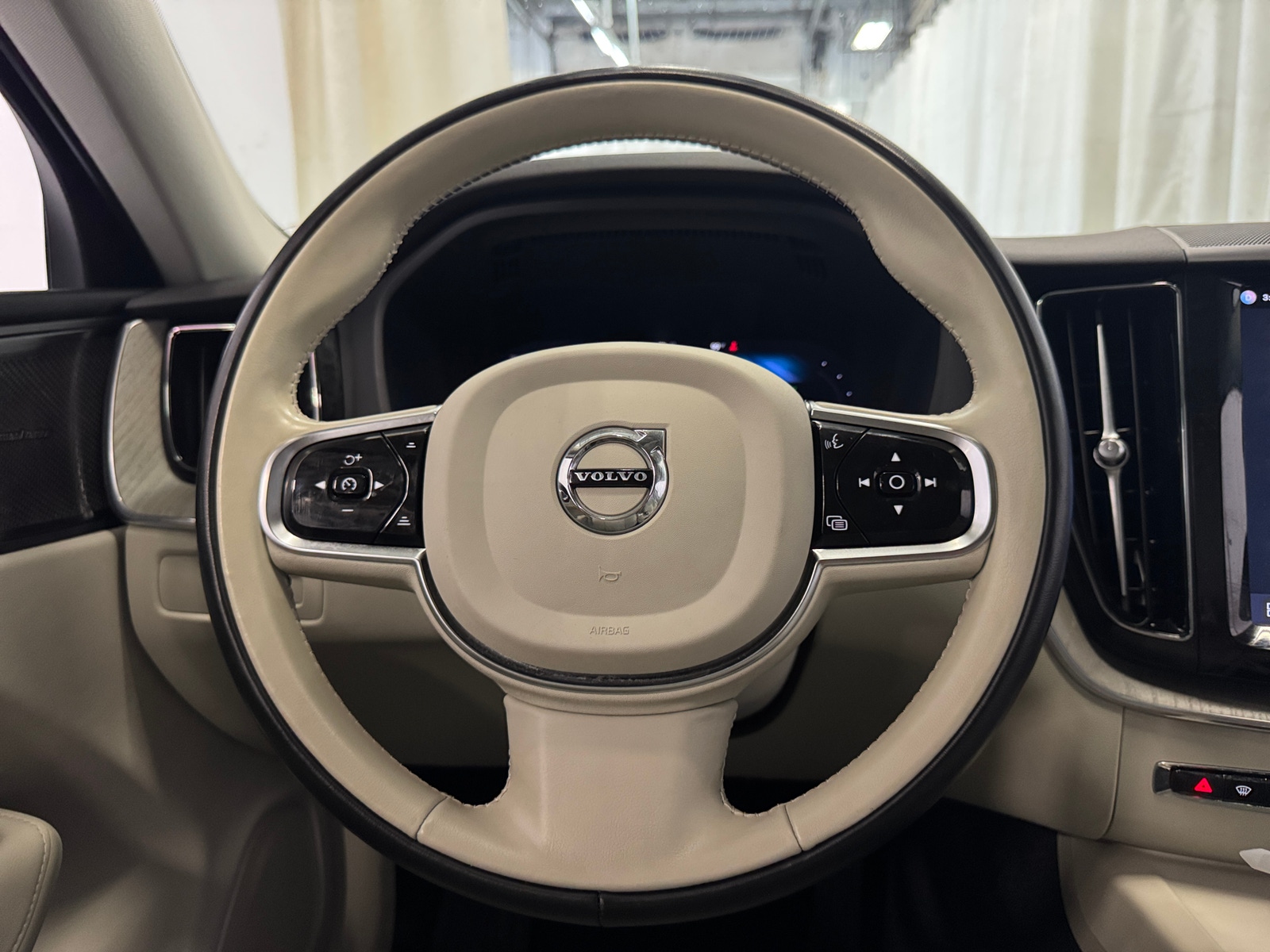 Thumbnail: 2024 Volvo XC60 - 4