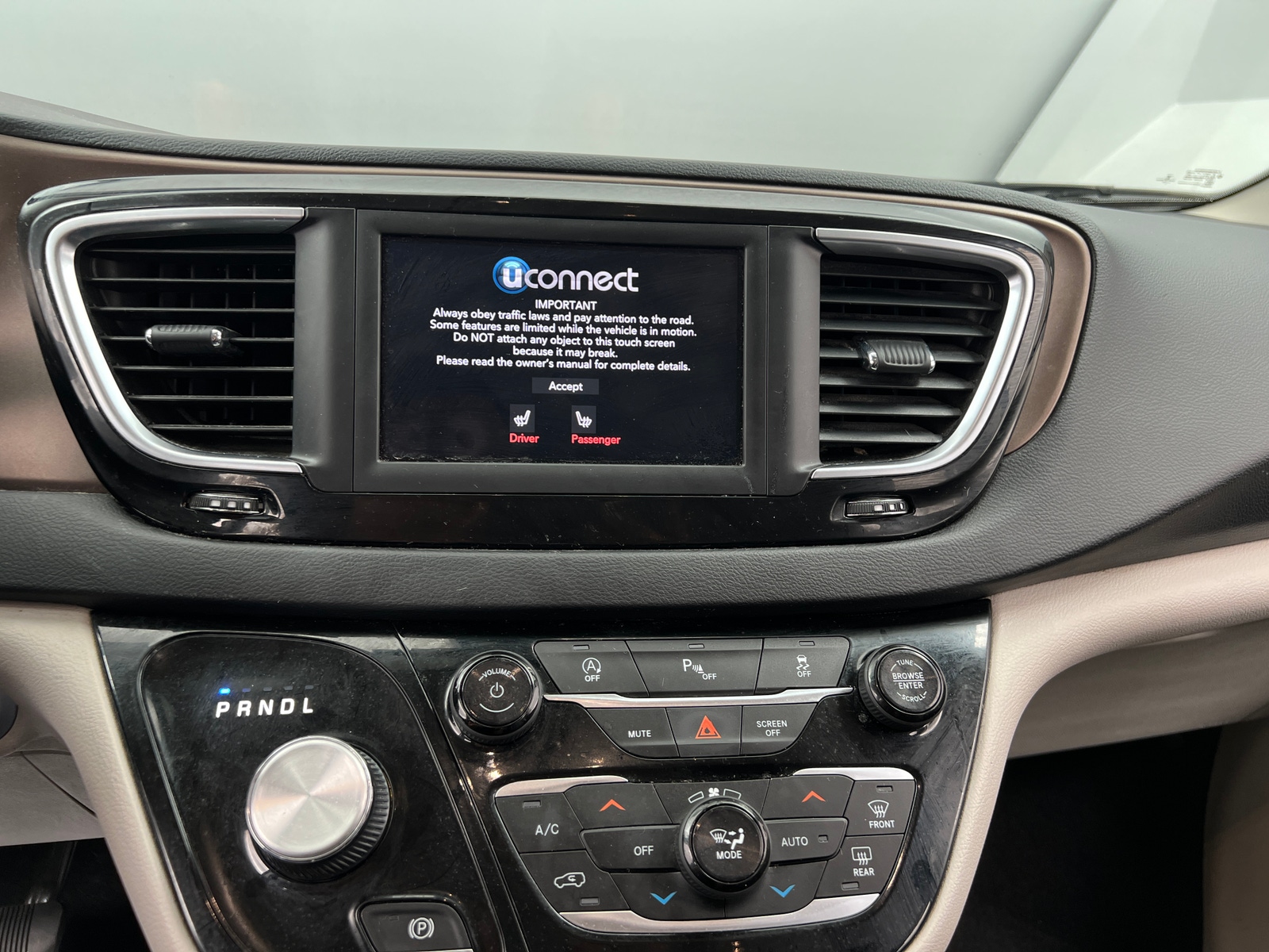 Thumbnail: 2018 Chrysler Pacifica - 3