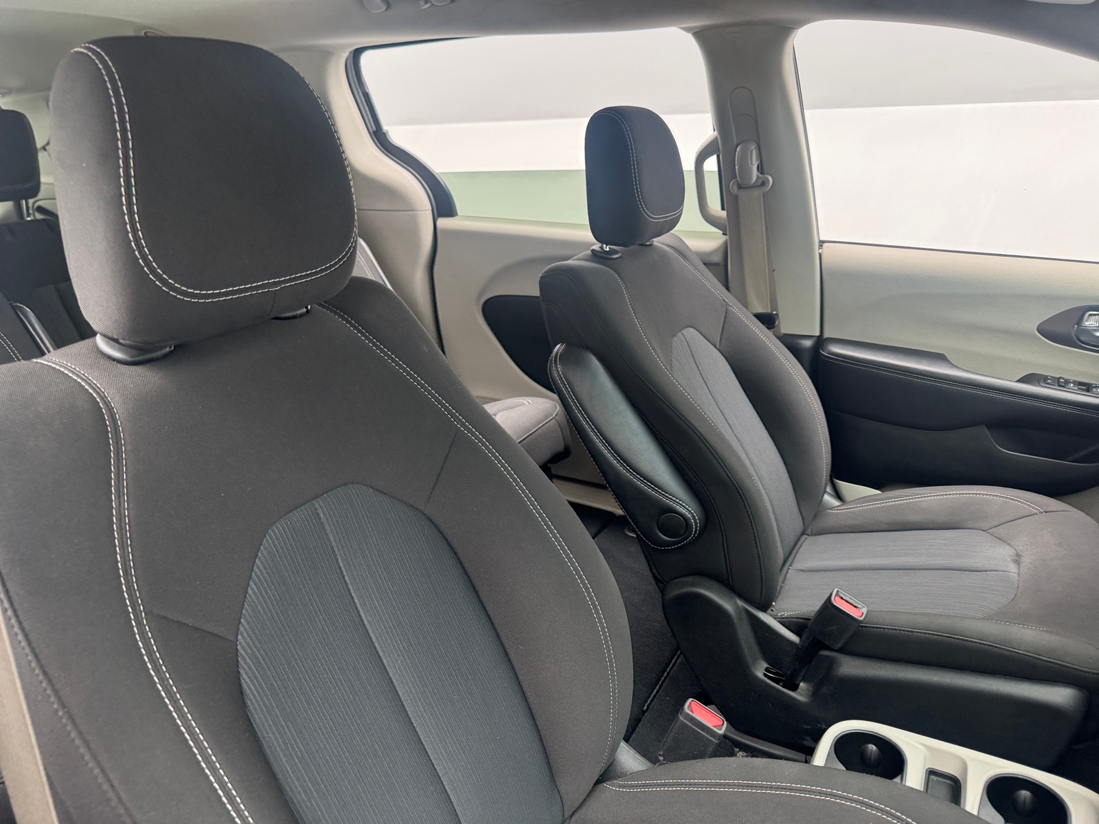 Thumbnail: 2023 Chrysler Voyager - 2