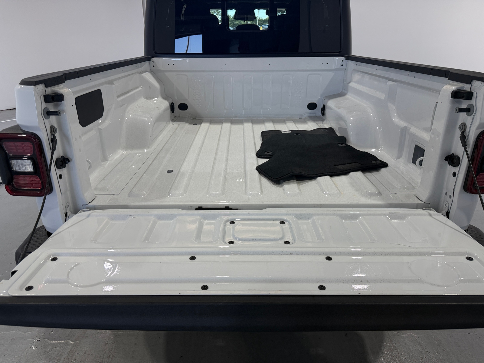 Thumbnail: 2026 Jeep Gladiator - 7