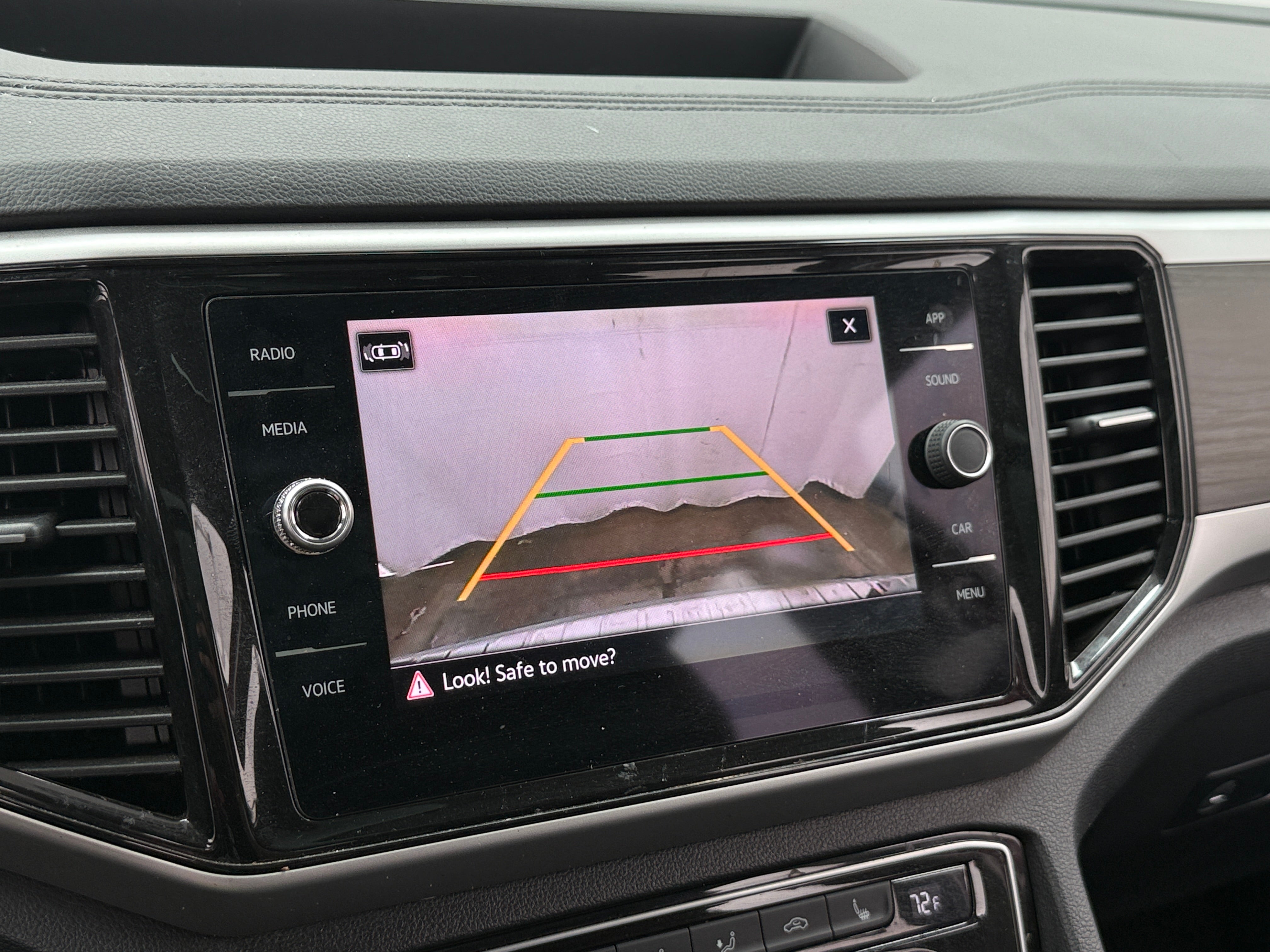 2022 Volkswagen Atlas SE w/Tech - Photo 14