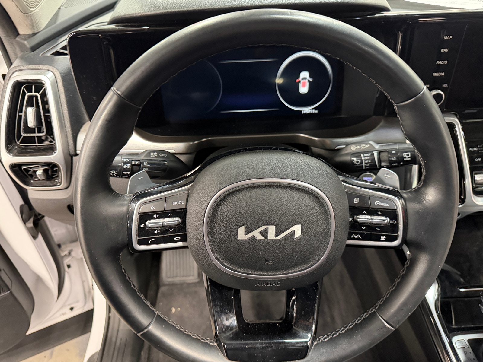 Thumbnail: 2022 Kia Sorento - 4