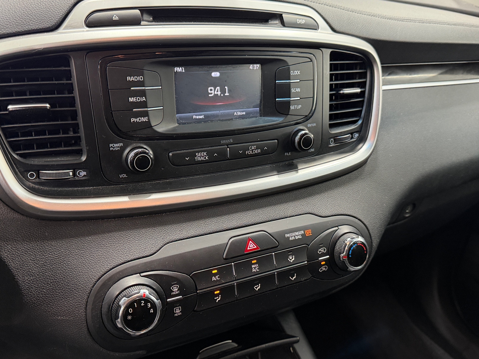 Thumbnail: 2017 Kia Sorento - 4