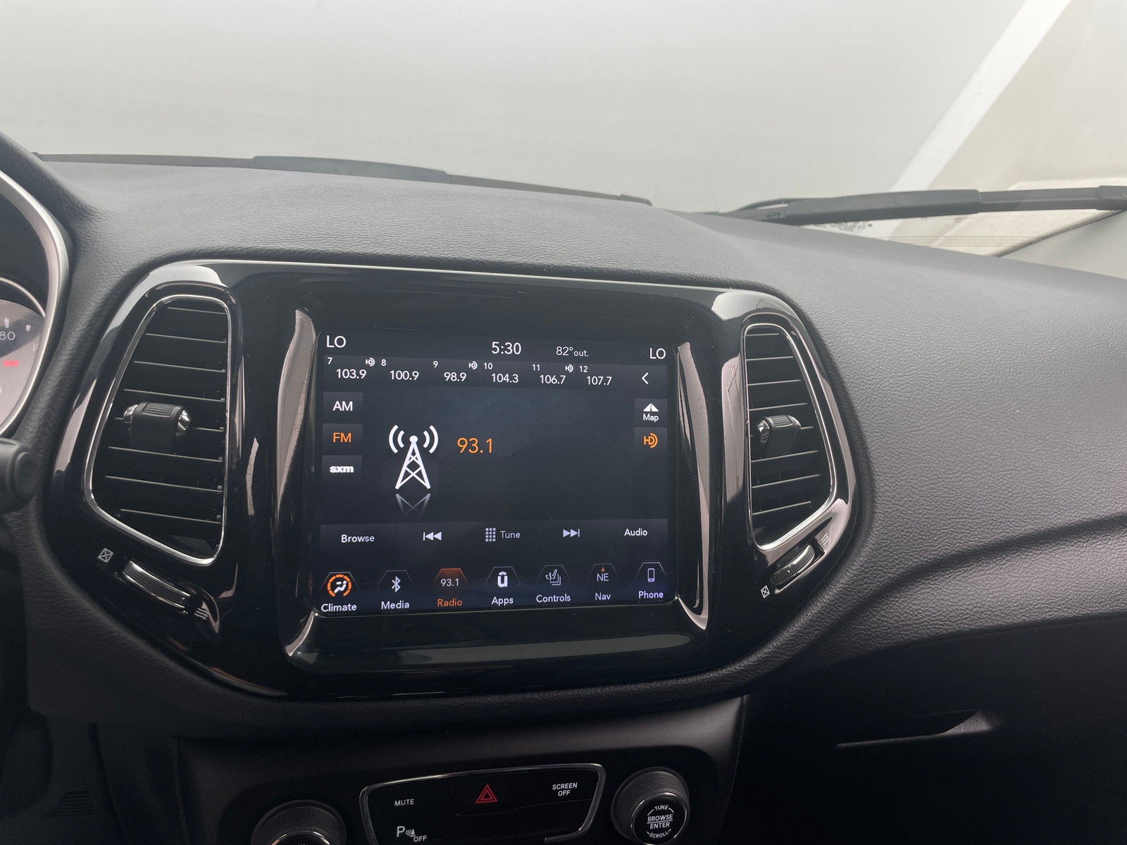 Thumbnail: 2019 Jeep Compass - 3