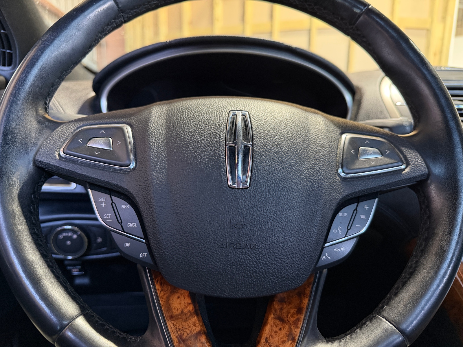 Thumbnail: 2017 Lincoln MKX - 4