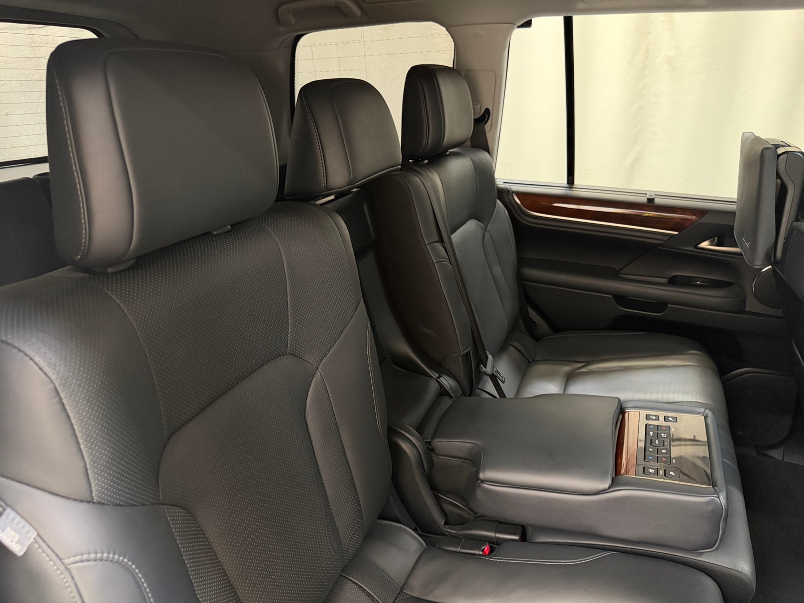 Thumbnail: 2020 Lexus LX - 5