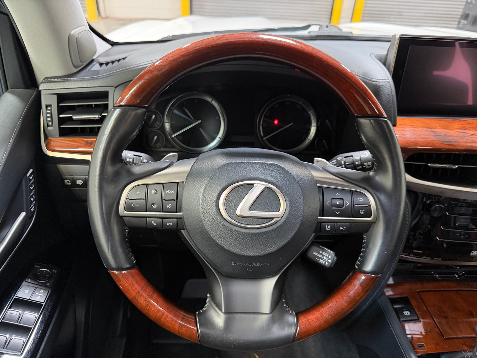 Thumbnail: 2020 Lexus LX - 4