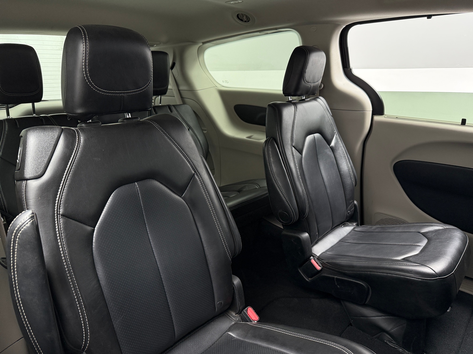 Thumbnail: 2023 Chrysler Pacifica - 5