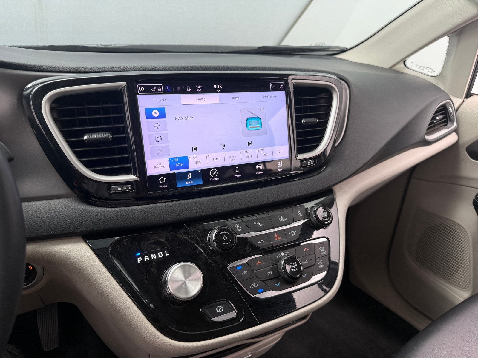 Thumbnail: 2023 Chrysler Pacifica - 3