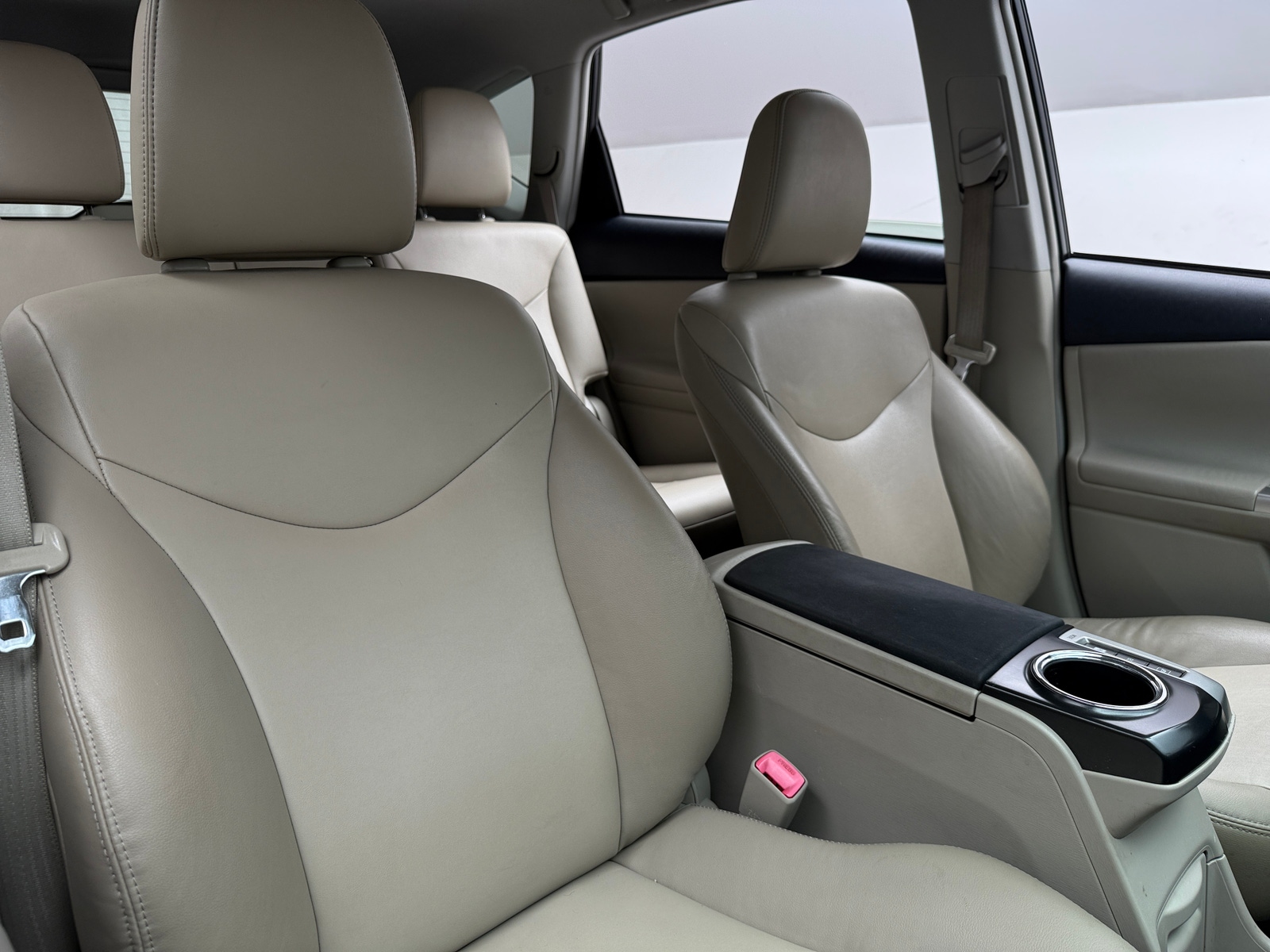 Thumbnail: 2012 Toyota Prius v - 2