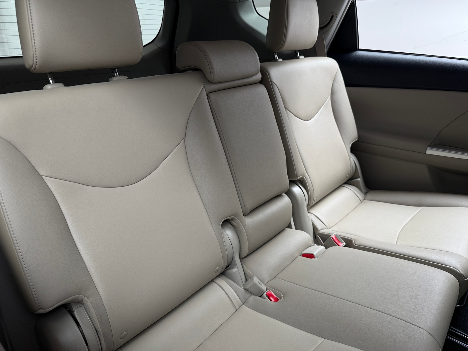Thumbnail: 2012 Toyota Prius v - 6