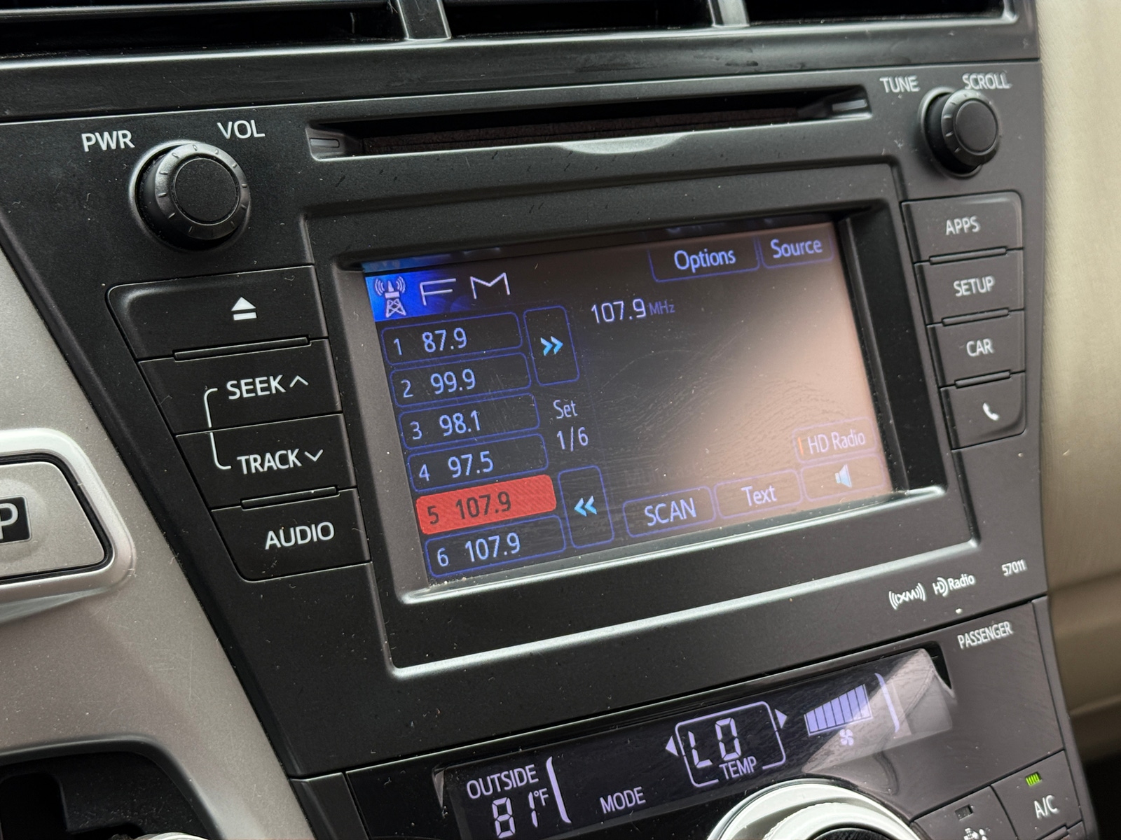Thumbnail: 2012 Toyota Prius v - 4