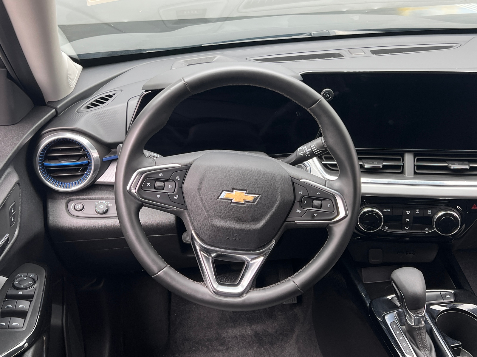 Thumbnail: 2025 Chevrolet Trax - 4