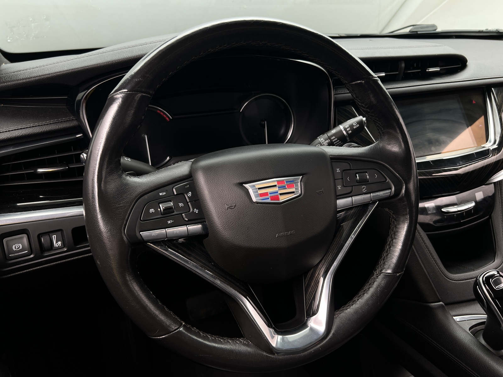 Thumbnail: 2022 Cadillac XT6 - 4